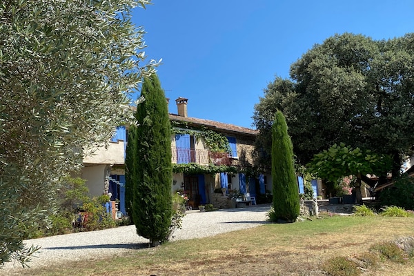 Foto van Vakantiehuis in Pertuis met Zwembad en Uitzicht - Vakantiehuis in Pertuis - ExteriorSummer