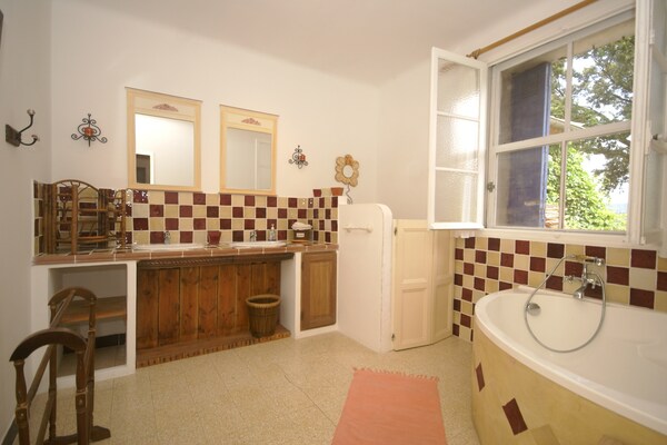 Foto van Vakantiehuis in Pertuis met Zwembad en Uitzicht - Vakantiehuis in Pertuis - BathRoom
