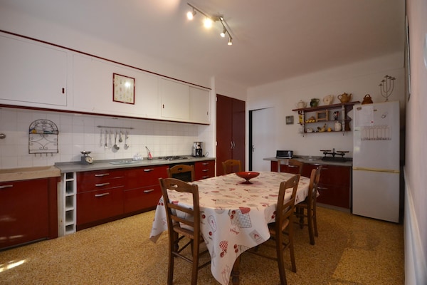 Foto van Vakantiehuis in Pertuis met Zwembad en Uitzicht - Vakantiehuis in Pertuis - Kitchen