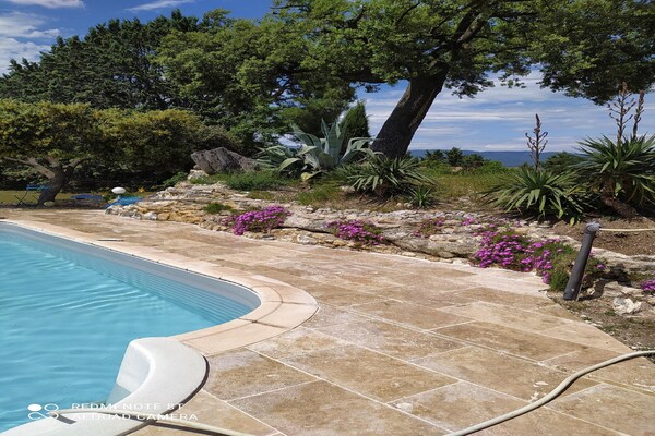 Foto van Vakantiehuis in Pertuis met Zwembad en Uitzicht - Vakantiehuis in Pertuis - PoolOfHouse