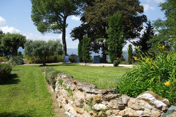 Foto van Vakantiehuis in Pertuis met Zwembad en Uitzicht - Vakantiehuis in Pertuis - GardenSummer