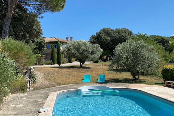 Foto van Vakantiehuis in Pertuis met Zwembad en Uitzicht - Vakantiehuis in Pertuis - ExteriorSummer