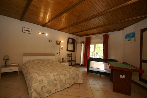 Foto van Vakantiehuis in Provence met Zwembad & Tennis - Vakantiehuis in Piolenc - BedRoom