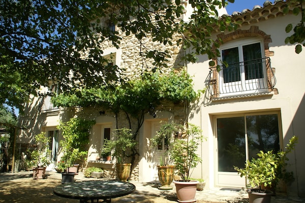 Foto van Vakantiehuis in Provence met Zwembad & Tennis - Vakantiehuis in Piolenc - ExteriorSummer
