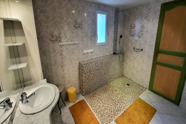 Foto van Vakantiehuis in Provence met Zwembad & Tennis - Vakantiehuis in Piolenc - BathRoom