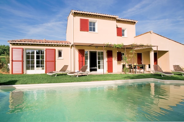 Foto van Luxe villa in de Luberon met zwembad voor 10 - Vakantiehuis in Saint-Saturnin-lès-Apt - ExteriorSummer
