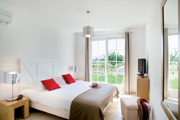 Foto van Luxe villa in de Luberon met zwembad voor 10 - Vakantiehuis in Saint-Saturnin-lès-Apt - BedRoom