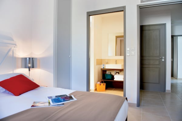 Foto van Luxe villa in de Luberon met zwembad voor 10 - Vakantiehuis in Saint-Saturnin-lès-Apt - BedRoom
