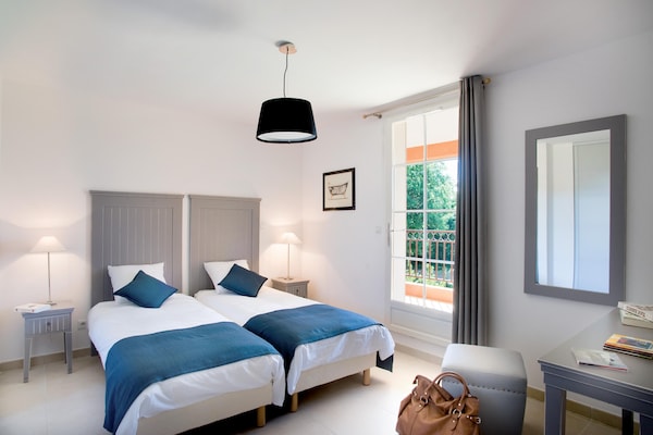 Foto van Luxe villa in de Luberon met zwembad voor 10 - Vakantiehuis in Saint-Saturnin-lès-Apt - BedRoom