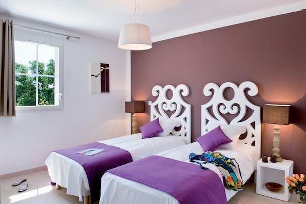 Foto van Luxe villa in de Luberon met zwembad voor 10 - Vakantiehuis in Saint-Saturnin-lès-Apt - BedRoom