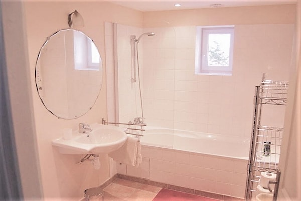 Foto van Veertienpersoons Valréas Vakantiehuis - Vakantiehuis in Valréas - BathRoom