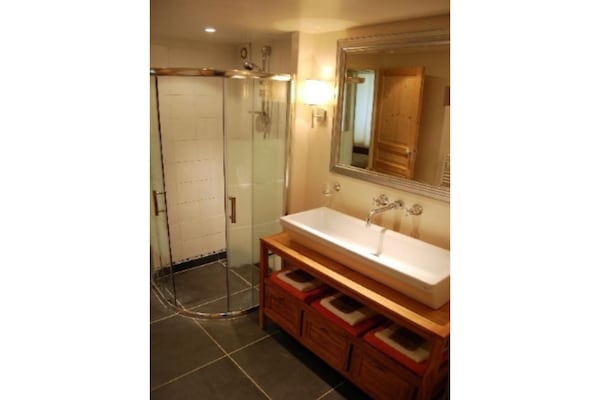 Foto van Veertienpersoons Valréas Vakantiehuis - Vakantiehuis in Valréas - BathRoom