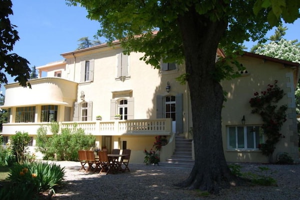Foto van Veertienpersoons Valréas Vakantiehuis - Vakantiehuis in Valréas - ExteriorSummer