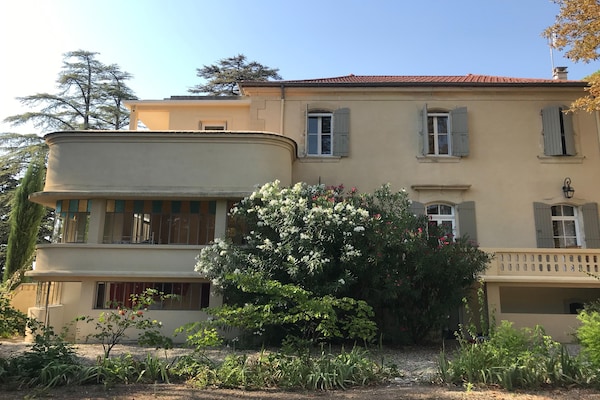 Foto van Veertienpersoons Valréas Vakantiehuis - Vakantiehuis in Valréas - ExteriorSummer
