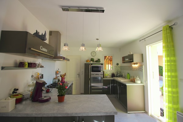 Foto van Prachtig vakantiehuis met privézwembad - Vakantiehuis in Sérignan-Du-Comtat - Kitchen
