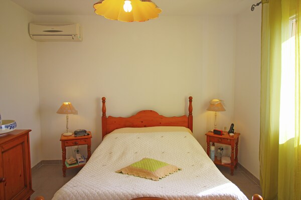 Foto van Prachtig vakantiehuis met privézwembad - Vakantiehuis in Sérignan-Du-Comtat - BedRoom