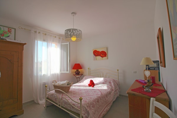 Foto van Prachtig vakantiehuis met privézwembad - Vakantiehuis in Sérignan-Du-Comtat - BedRoom