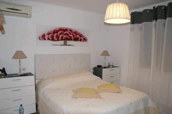 Foto van Prachtig vakantiehuis met privézwembad - Vakantiehuis in Sérignan-Du-Comtat - BedRoom