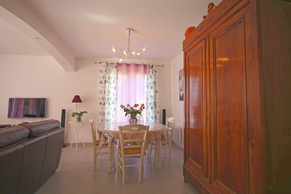 Foto van Prachtig vakantiehuis met privézwembad - Vakantiehuis in Sérignan-Du-Comtat - DiningRoom