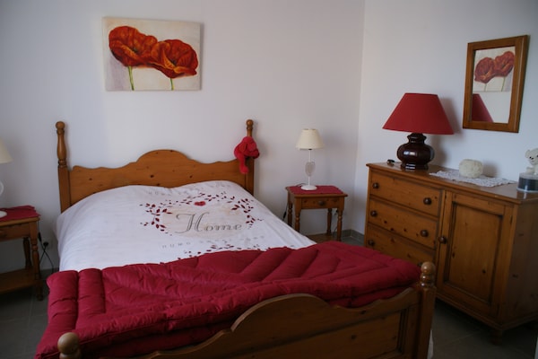 Foto van Prachtig vakantiehuis met privézwembad - Vakantiehuis in Sérignan-Du-Comtat - BedRoom