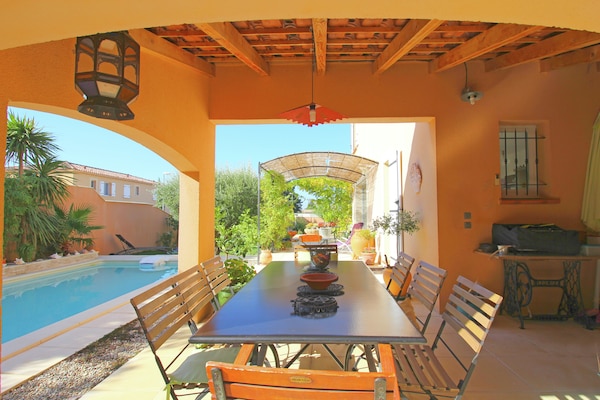 Foto van Prachtig vakantiehuis met privézwembad - Vakantiehuis in Sérignan-Du-Comtat - TerraceBalcony