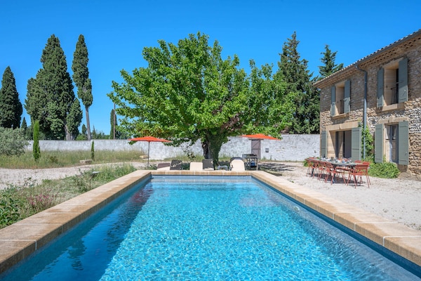 Foto van Landgoed met 5 slaapkamers nabij Rhône-wijngaarden - ExteriorSummer