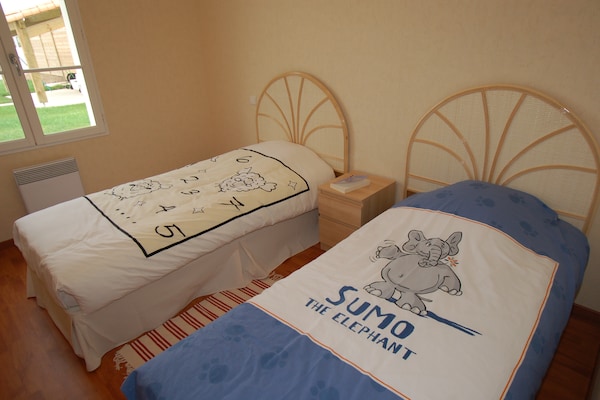 Foto van Villa in Frankrijk met privézwembad en golfzicht - Vakantiehuis in L aiguillon sur vie - BedRoom