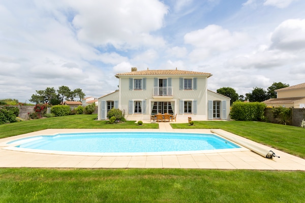 Foto van Serene villa in de Loirevallei - Vakantiehuis in L aiguillon sur vie - ExteriorSummer