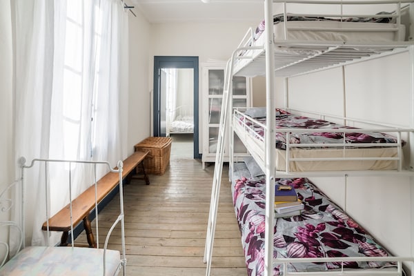 Foto van Stationhuis in Liglet met Privézwembad - Vakantiehuis in Liglet - BedRoom