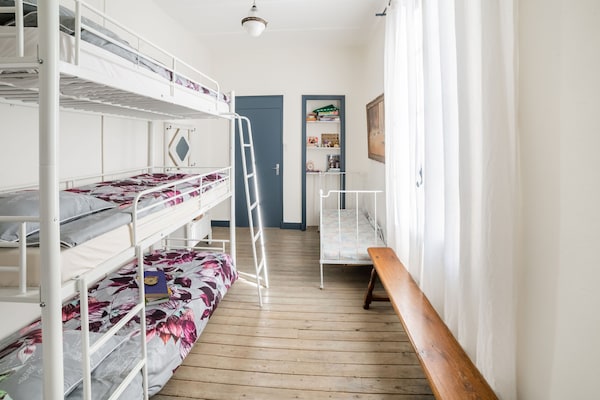 Foto van Stationhuis in Liglet met Privézwembad - Vakantiehuis in Liglet - BedRoom