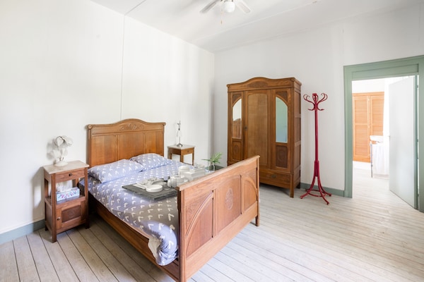 Foto van Stationhuis in Liglet met Privézwembad - Vakantiehuis in Liglet - BedRoom