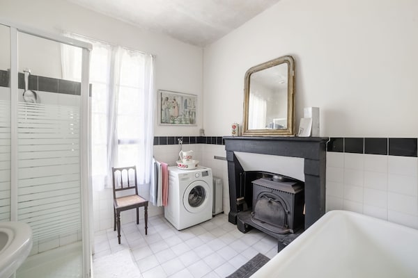 Foto van Stationhuis in Liglet met Privézwembad - Vakantiehuis in Liglet - BathRoom