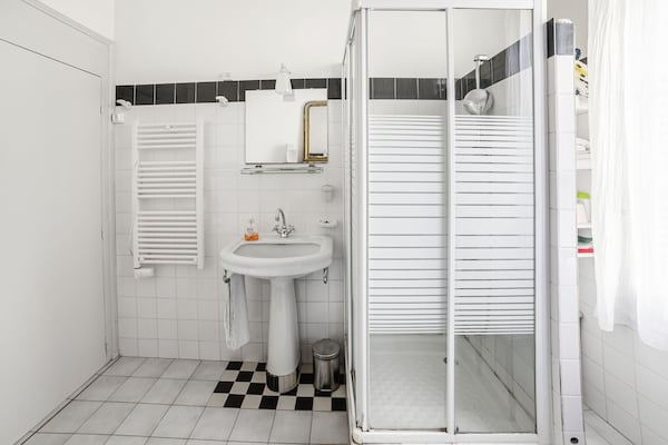 Foto van Stationhuis in Liglet met Privézwembad - Vakantiehuis in Liglet - BathRoom