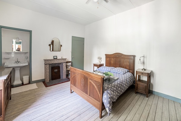 Foto van Stationhuis in Liglet met Privézwembad - Vakantiehuis in Liglet - BedRoom