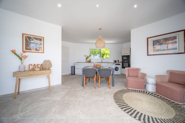Foto van Tropische tweelingvilla's met zwembaden - Vakantiehuis in Sainte-Luce - LivingRoom