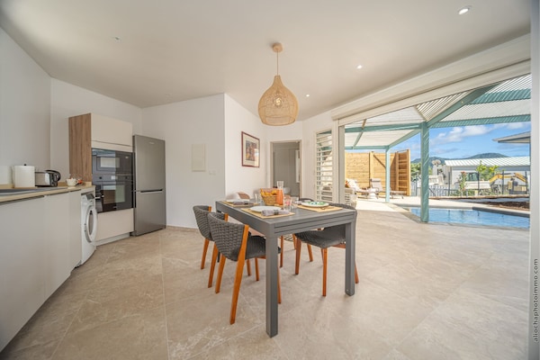 Foto van Chique villa met zwembad en strandtoegang - Vakantiehuis in Sainte-Luce - DiningRoom
