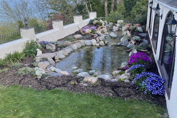 Foto van Landhuis met uitzicht op de oceaan en jacuzzi - Vakantiehuis in Torquay - GardenSummer