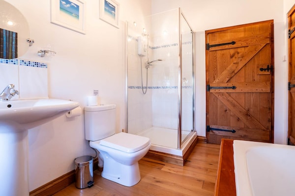 Foto van Luxe villa met sauna en bubbelbad - Vakantiehuis in Bradwell - BathRoom