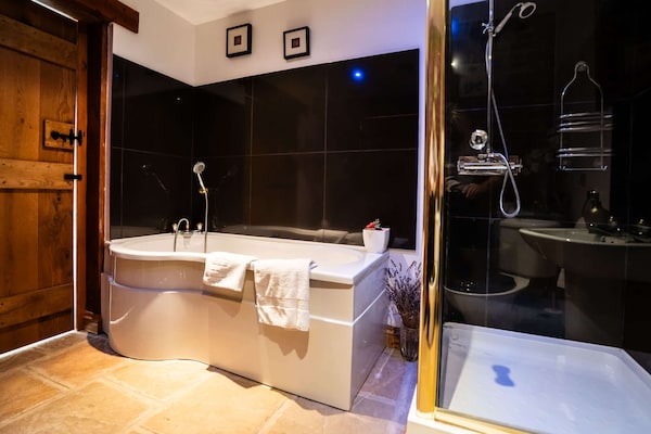 Foto van Luxe villa met sauna en bubbelbad - Vakantiehuis in Bradwell - BathRoom