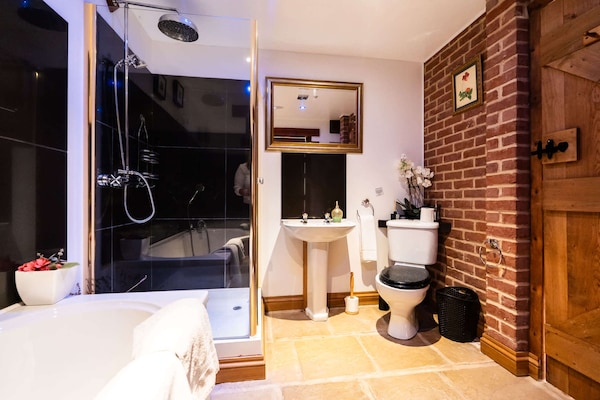 Foto van Luxe villa met sauna en bubbelbad - Vakantiehuis in Bradwell - BathRoom