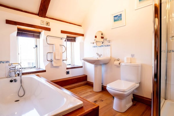 Foto van Luxe villa met sauna en bubbelbad - Vakantiehuis in Bradwell - BathRoom