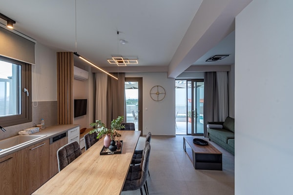Foto van Villa op Kreta met Uitzicht en Zwembad - Vakantiehuis in Rethymno - DiningRoom