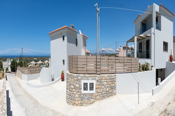Foto van Villa op Kreta met Uitzicht en Zwembad - Vakantiehuis in Rethymno - ExteriorSummer