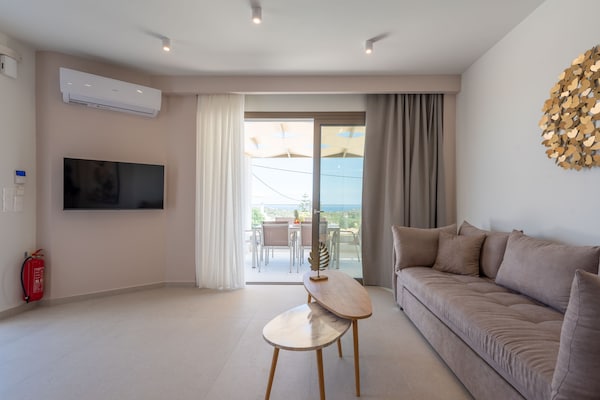 Foto van Villa op Kreta met Zeezicht en Zwembad - Vakantiehuis in Rethymno - LivingRoom