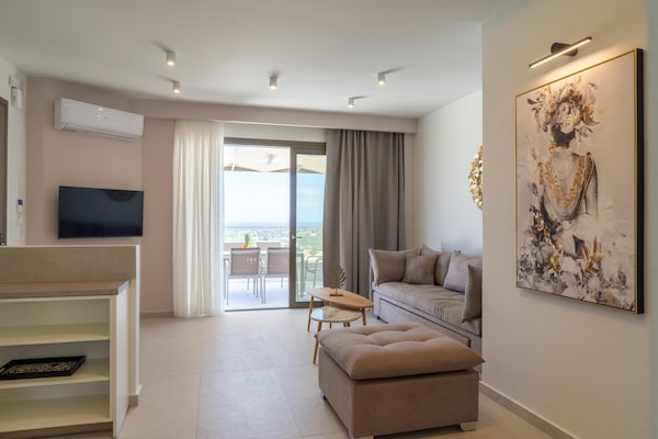 Foto van Villa op Kreta met Zeezicht en Zwembad - Vakantiehuis in Rethymno - LivingRoom