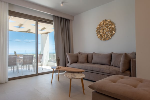 Foto van Villa op Kreta met Zeezicht en Zwembad - Vakantiehuis in Rethymno - LivingRoom
