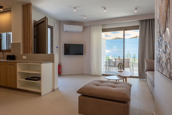 Foto van Villa op Kreta met Zeezicht en Zwembad - Vakantiehuis in Rethymno - LivingRoom