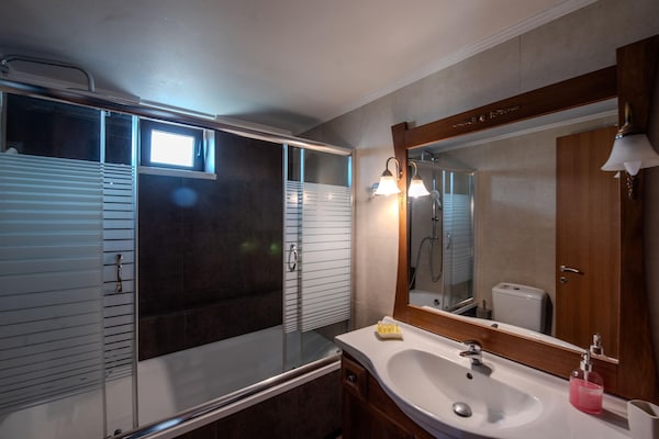 Foto van Charmante familievilla met zwembad in Koxare - Vakantiehuis in Rethymno - BathRoom