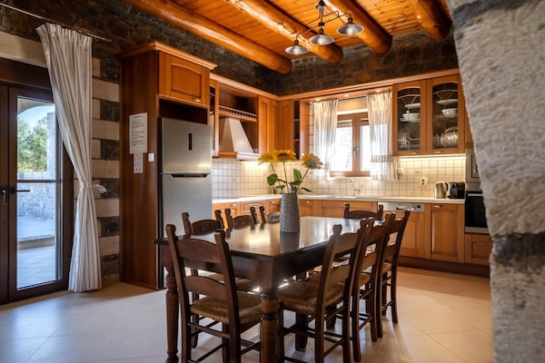 Foto van Charmante familievilla met zwembad in Koxare - Vakantiehuis in Rethymno - DiningRoom