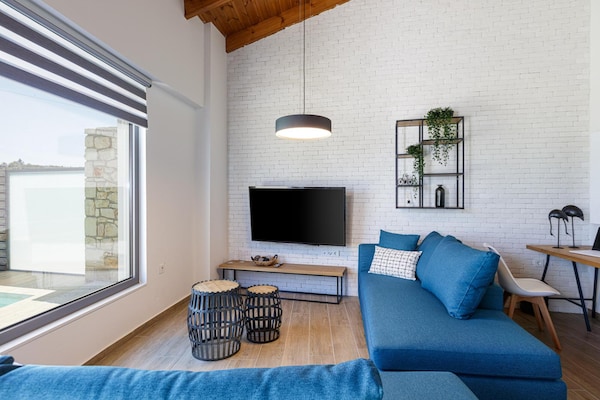 Foto van Luxe villa Verde met zwembad - Vakantiehuis in Rodia - LivingRoom